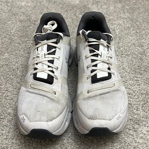 On cloud go women’s size 8